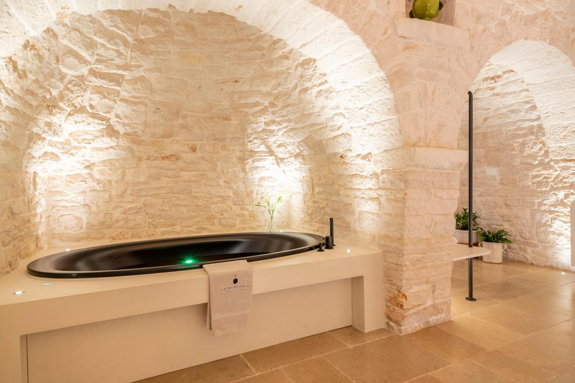 La Mandorla Luxury Trullo Bed & Breakfast อัลเบโรเบลโล ภายนอก รูปภาพ