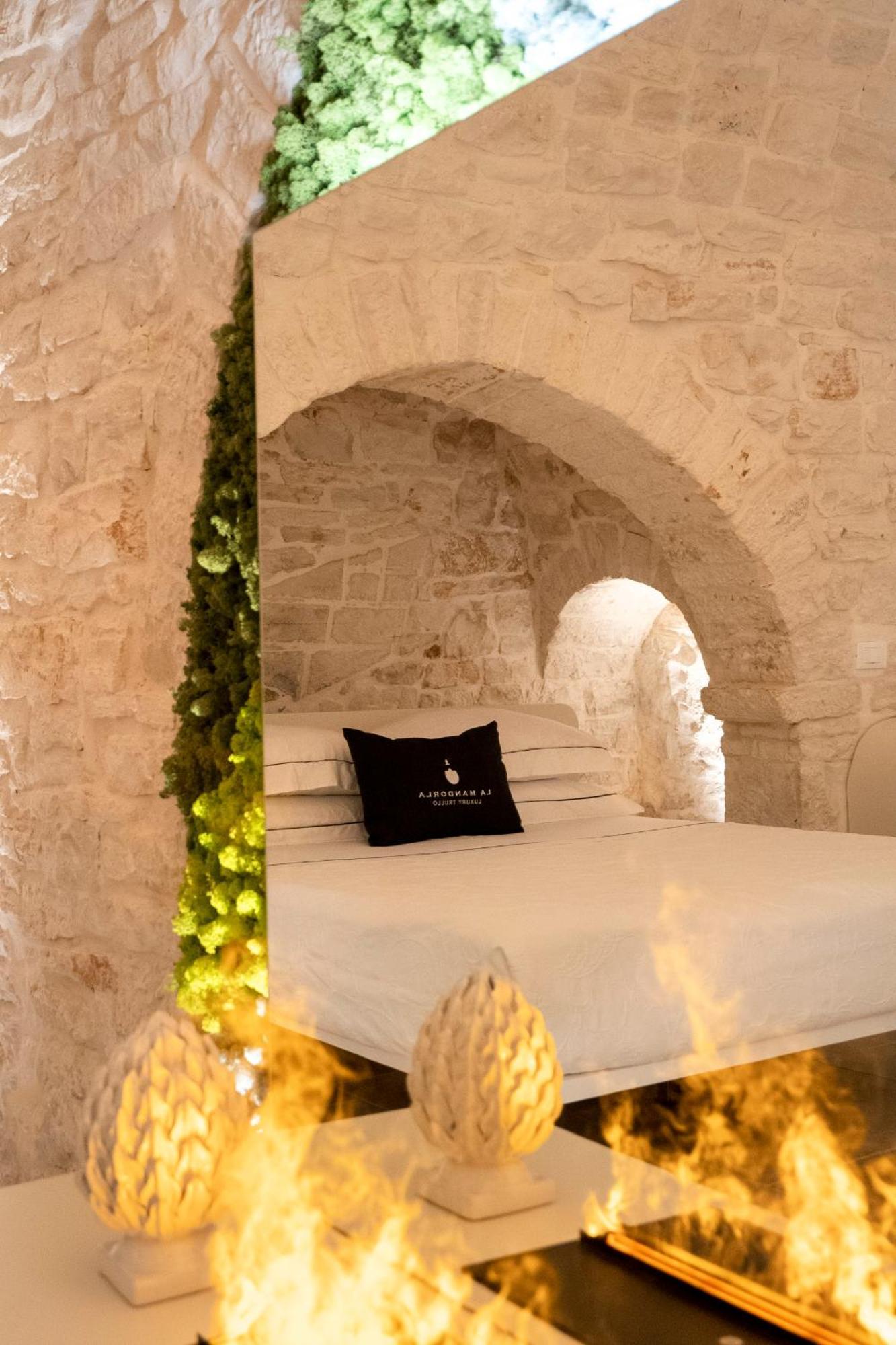 La Mandorla Luxury Trullo Bed & Breakfast อัลเบโรเบลโล ภายนอก รูปภาพ
