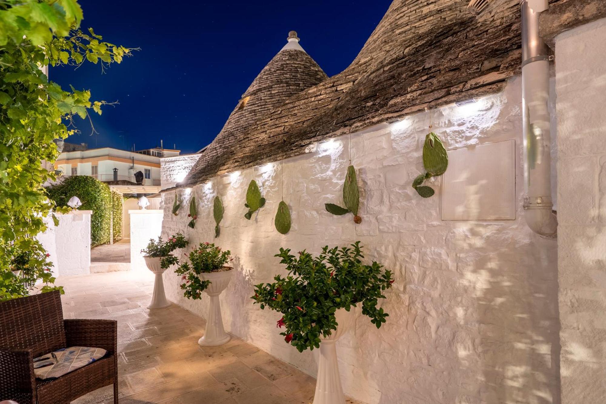 La Mandorla Luxury Trullo Bed & Breakfast อัลเบโรเบลโล ภายนอก รูปภาพ